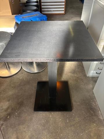 tafeltjes 5x beschikbaar voor biedingen