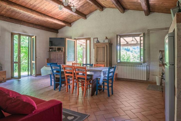 TE KOOP VAKANTIEHUIS TOSCANE  met TERREIN VAN 4.850 M2, Vakantie, Vakantiehuizen | Italië, Toscane, Overige typen, Landelijk, In bos
