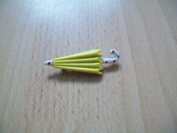 Vintage oud speldje / pin paraplu beschikbaar voor biedingen