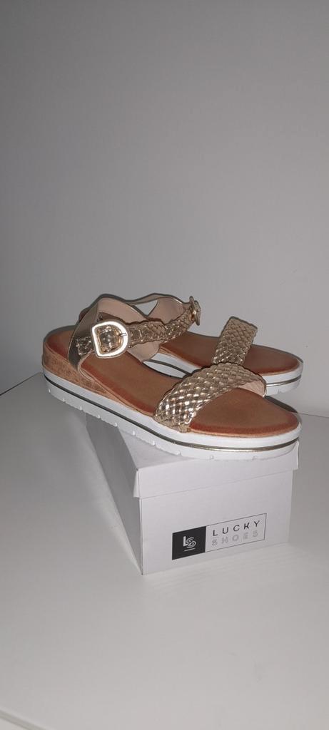 Leuke sandaaltjes maat 40 van Lucky Shoes Nieuw!, Kleding | Dames, Schoenen, Nieuw, Sandalen of Muiltjes, Overige kleuren, Ophalen of Verzenden