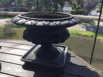 Tuinvaas  / Plantenpot beschikbaar voor biedingen
