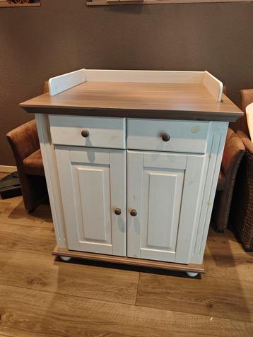 Babykamer Commode & Kast beschikbaar voor biedingen