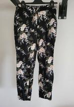 Zwarte broek - pantalon met bloemen, Maat 38/40 (M), Zwart, Ophalen of Verzenden, Zo goed als nieuw