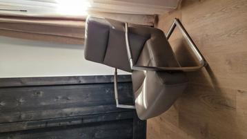 in-house Kavena stoel beschikbaar voor biedingen