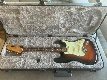  Fender Deluxe Molded Strat/Tele Case  beschikbaar voor biedingen
