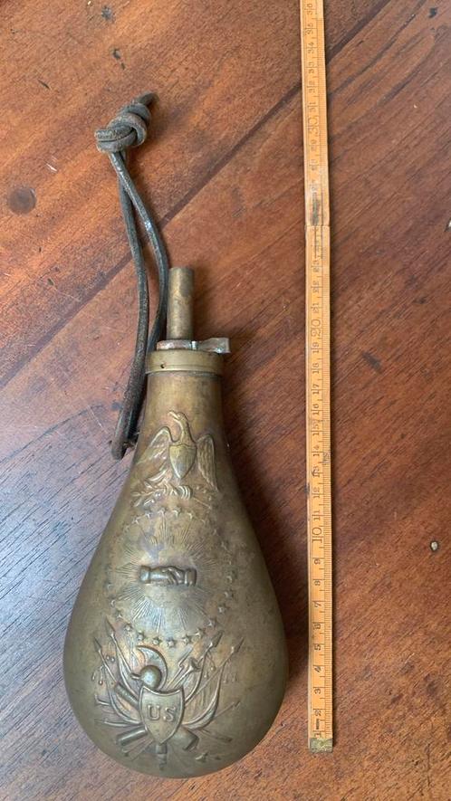 Antieke messing kruitfles 19e eeuw reliëf adelaar – zeldzaam, Antiek en Kunst, Antiek | Gereedschap en Instrumenten, Ophalen of Verzenden