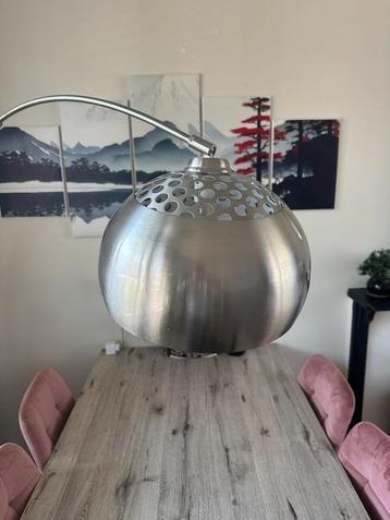 Hoeklamp beschikbaar voor biedingen