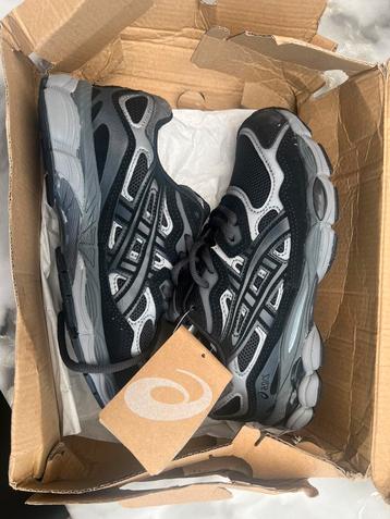 Asics schoenen beschikbaar voor biedingen