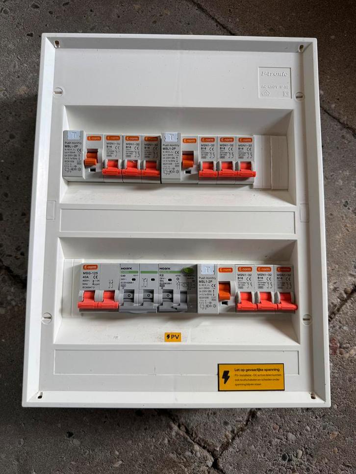 Groepenkast, 1 fase , 10 groepen oa zonnepanelen groep., Doe-het-zelf en Verbouw, Elektra en Kabels, Gebruikt, Overige typen, Ophalen