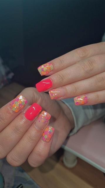 Acryl nagels ede  beschikbaar voor biedingen