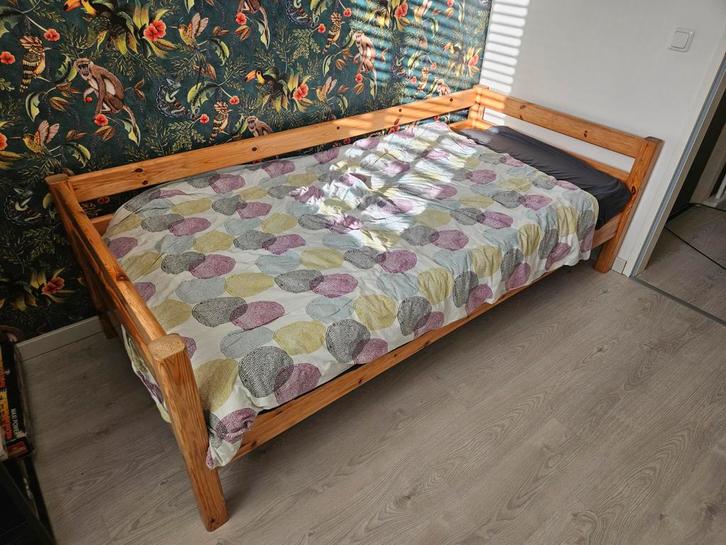 Houten bedframe - Eenpersoons, Huis en Inrichting, Slaapkamer | Bedden, Gebruikt, Eenpersoons, 90 cm, 200 cm, Hout, Bruin, Ophalen