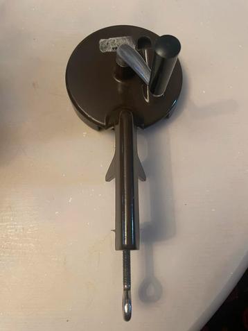 Snijbonenmolen in goede staat beschikbaar voor biedingen