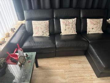 Leren bank met elektrische voetenklep & lounge beschikbaar voor biedingen