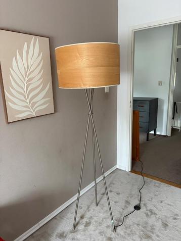 Staande lamp beschikbaar voor biedingen