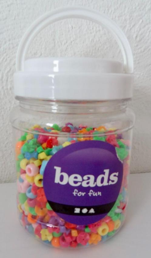 Pot met plastic kralen, verschillende kleurtjes en vormen, Hobby en Vrije tijd, Knutselen, Zo goed als nieuw, Materiaal, Ophalen of Verzenden