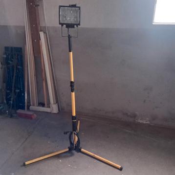 Bouwlamp driepoot in hoogte verstelbaar + inklapbaar 300watt beschikbaar voor biedingen