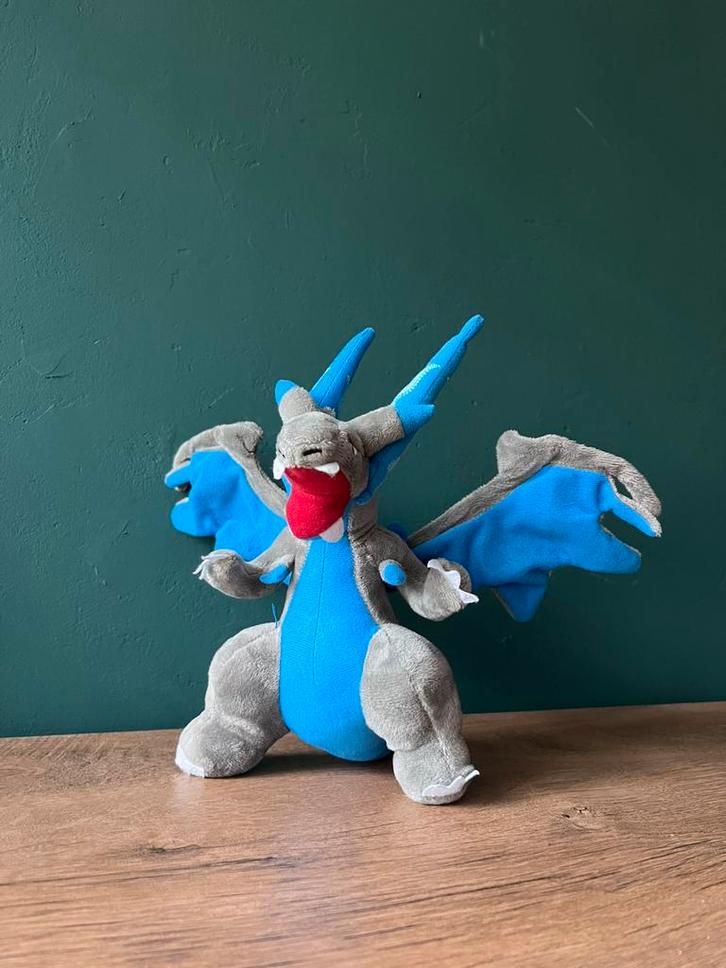 Pokémon knuffel Charizard X (Mega Charizard, blauw/grijs), Kinderen en Baby's, Speelgoed | Knuffels en Pluche, Zo goed als nieuw