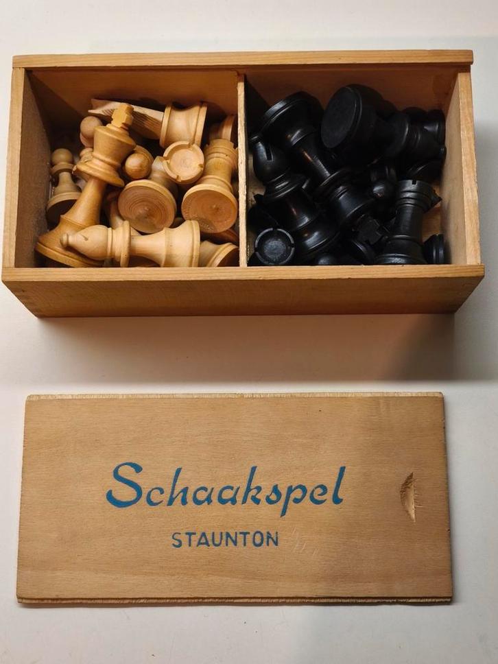 Staunton houten schaakstukken, Hobby en Vrije tijd, Gezelschapsspellen | Bordspellen, Gebruikt, Een of twee spelers, Ophalen of Verzenden