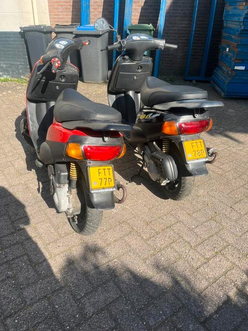 2X Sp98 matching kenteken, Fietsen en Brommers, Scooters | Piaggio, Zo goed als nieuw, Zip, Ophalen