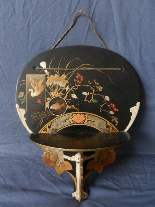 Victoriaanse waaiervormige papier mache wand etagere h. 33,4, Antiek en Kunst, Antiek | Woonaccessoires, Ophalen of Verzenden