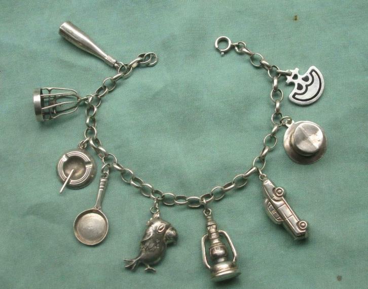 Zilveren bedelarmband hoge hoed, auto, stormlantaarn etc., Sieraden, Tassen en Uiterlijk, Antieke sieraden, Armband, Zilver, Ophalen of Verzenden