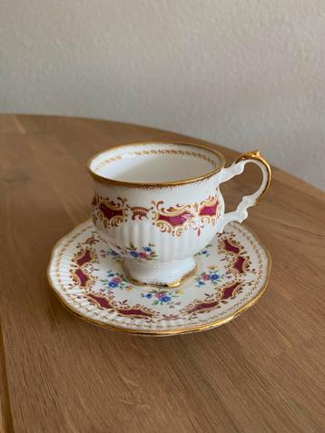 Elizabethan Fine Bone China Kop en Schotel beschikbaar voor biedingen