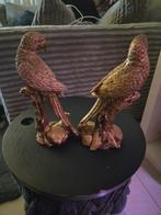 Twee decoratieve papegaaien beelden, Tuin en Terras, Ophalen of Verzenden, Zo goed als nieuw, Kunststof, Dierenbeeld