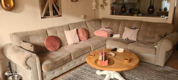 Hoekbank beschikbaar voor biedingen