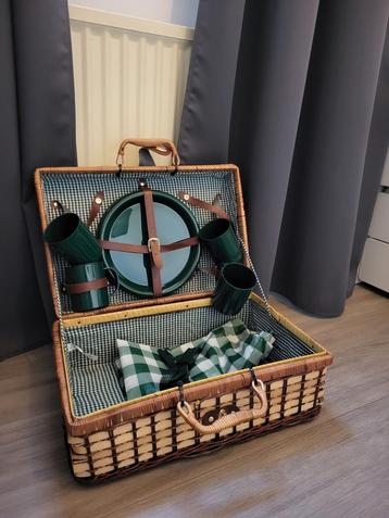 Picknickset zo goed als nieuw beschikbaar voor biedingen