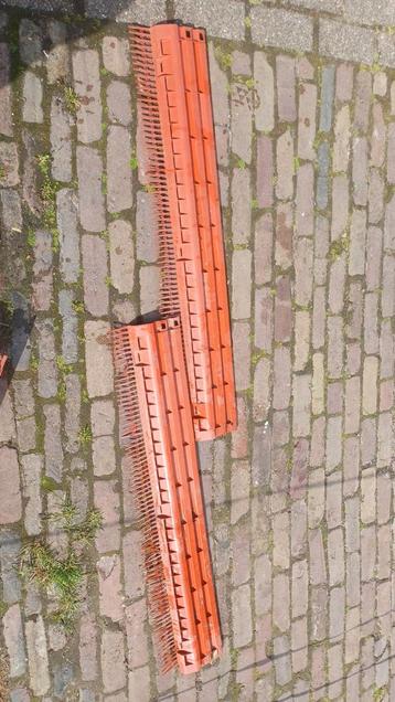 Vogelschroot dakvoet profiel natuurrood en zwart28mtr beschikbaar voor biedingen