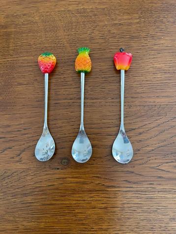 3 Lepels "Fruit" Nieuw in de Verpakking beschikbaar voor biedingen