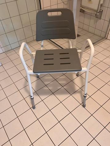 Douche stoel Handicare beschikbaar voor biedingen