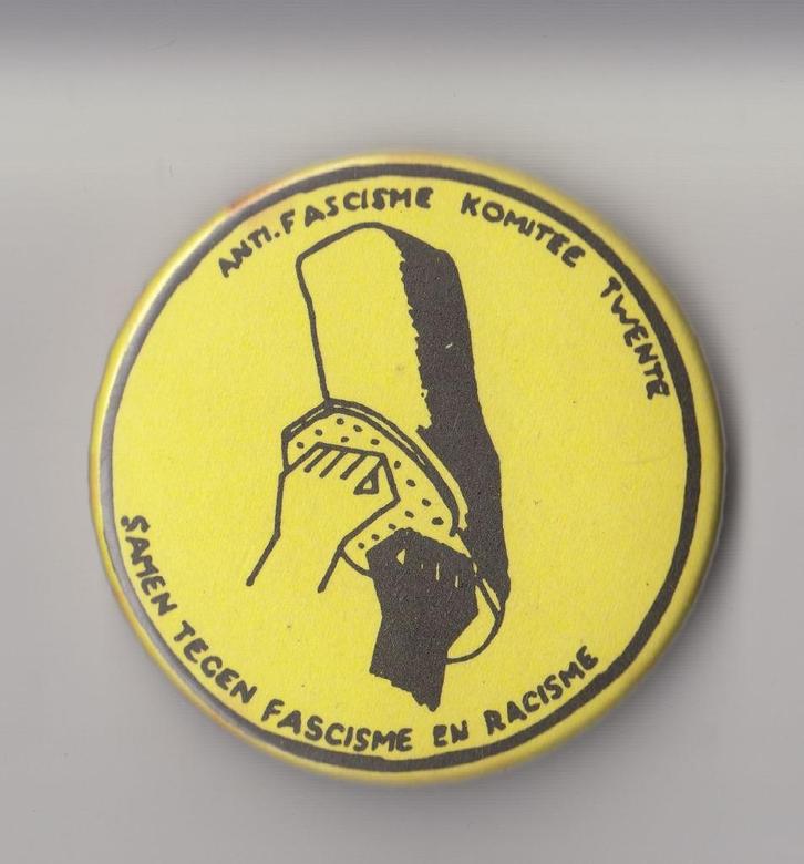 Twente Anti Fascisme Komitee button Antifa, Verzamelen, Speldjes, Pins en Buttons, Gebruikt, Speldje of Pin, Overige onderwerpen