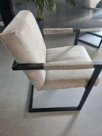  Eetkamer stoelen 6 stuks beschikbaar voor biedingen