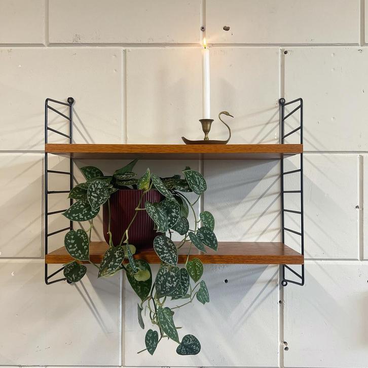 - Vintage wandrekje •Nisse String• -, Huis en Inrichting, Kasten | Wandmeubels, Gebruikt, Minder dan 100 cm, Minder dan 150 cm