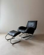 Zwitserse lounge fauteuil met ottoman jaren 70 80, Huis en Inrichting, Ophalen of Verzenden, Gebruikt, Leer, Memphis