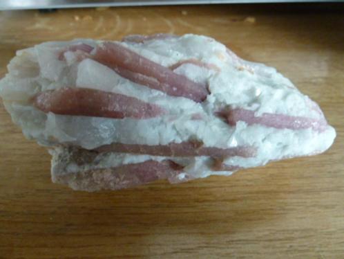 Rubeliet / Roze Toermalijn (04), Verzamelen, Mineralen en Fossielen, Mineraal, Ophalen of Verzenden