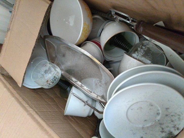 Doos met servies, Huis en Inrichting, Keuken | Potten en Pannen, Zo goed als nieuw, Ophalen