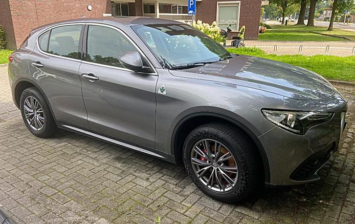 Schitterende ALFA ROMEO STELVIO te koop aangeboden, Auto's, Alfa Romeo, Particulier, Stelvio, Benzine, SUV of Terreinwagen, Zilver of Grijs