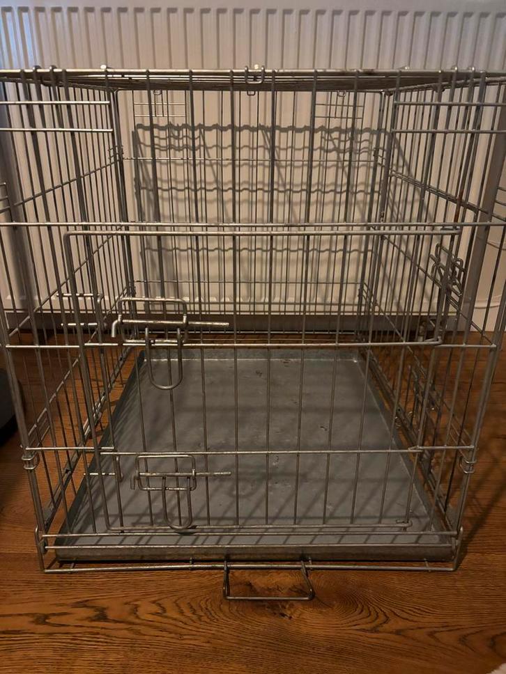 2x honden bench van zware kwaliteit, netjes en opbouwbaar, Dieren en Toebehoren, Hondenbenches, Zo goed als nieuw, Ophalen