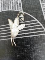Verzilverde broche speld bloem 6cm vintage antiek, 4 tot 7 cm, Ophalen of Verzenden, Zo goed als nieuw, Zilver