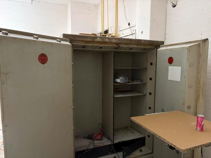 Gratis Kluis (Oud IJzer) Ophalen almere, Huis en Inrichting, Keuken | Complete keukens, Gebruikt, Overige typen, Grijs, Overige materialen