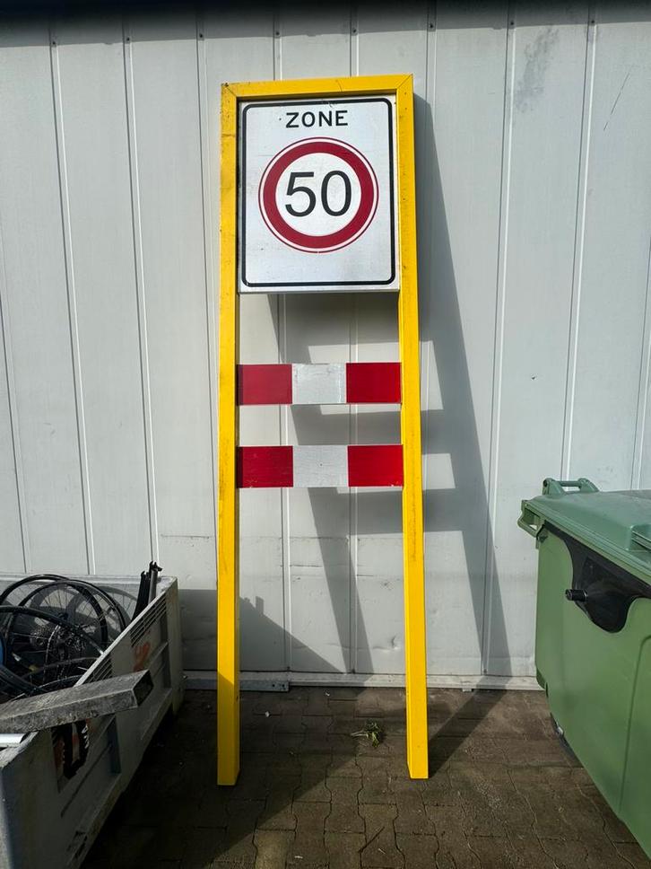 Verkeersbord 50 Jaar - Bebouwde kom - Abraham & Sarah, Hobby en Vrije tijd, Feestartikelen | Verhuur, Gebruikt, Verjaardag, Ophalen