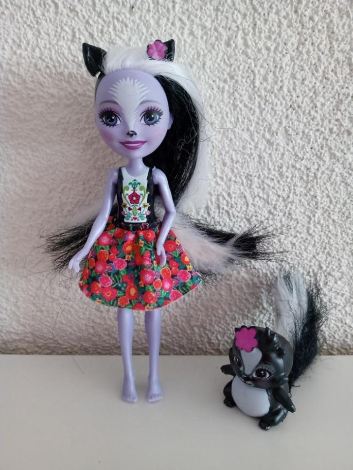 Enchantimals (Mattel) DYC75 - SAGE SKUNK & CAPER, Verzamelen, Poppetjes en Figuurtjes, Gebruikt, Ophalen of Verzenden