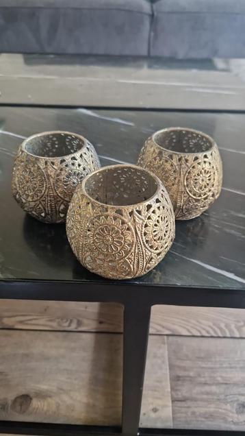 Set van 3 metalen kandelaars beschikbaar voor biedingen
