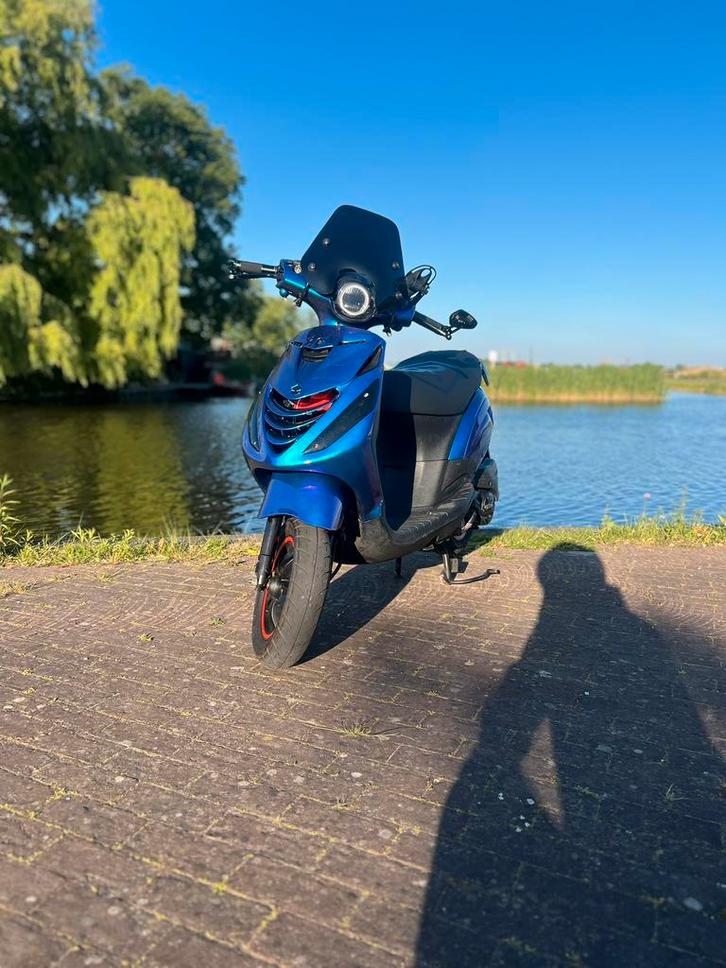 zip 80cc mallosi, Fietsen en Brommers, Scooters | Piaggio, Zo goed als nieuw, Zip, Benzine, Ophalen