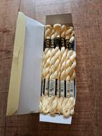 13x DMC coton perlé no 5, geel 3823, Mulhouse, France, Nieuw, Ophalen of Verzenden, Borduurgaren of Zijde