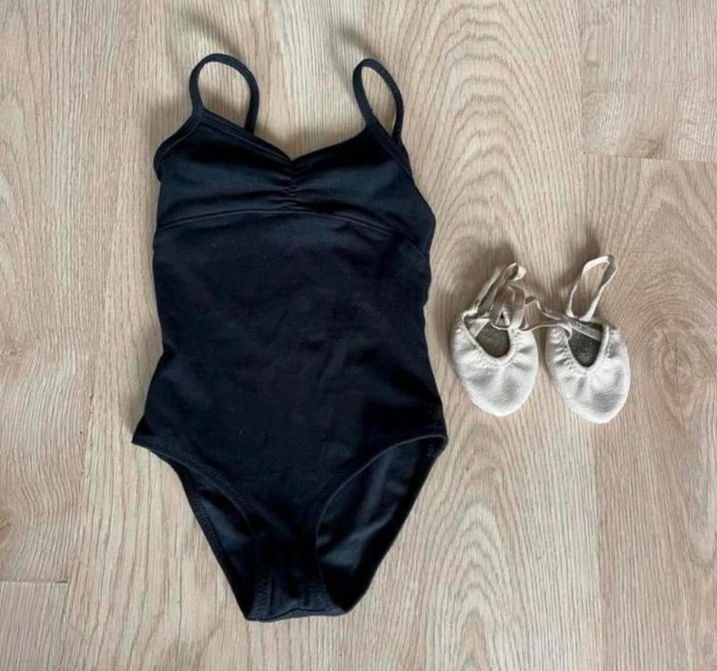 Turnpakje met slofjes - Maat 5-6 jaar, Ophalen of Verzenden, Zo goed als nieuw, Meisje, Sokken