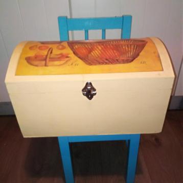 Leuke blanke kist met beschilderde deksel Panier a Fruits beschikbaar voor biedingen