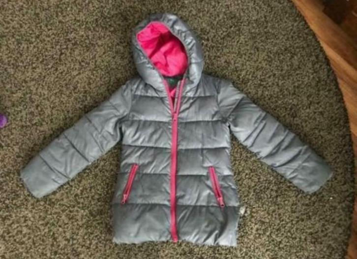 Benetton jas lichtgrijs in maat 122, Kinderen en Baby's, Kinderkleding | Maat 122, Gebruikt, Meisje, Jas, Ophalen